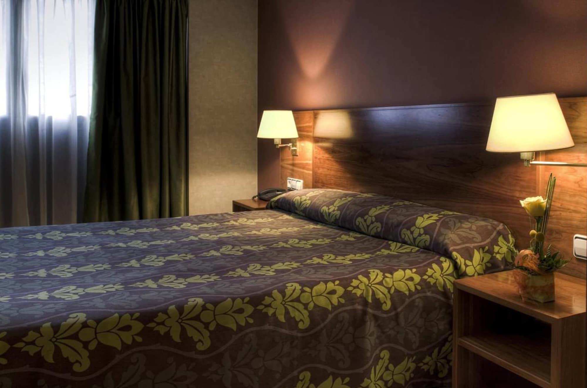 Zenit Diplomatic Hotel Andorra la Vella Ngoại thất bức ảnh