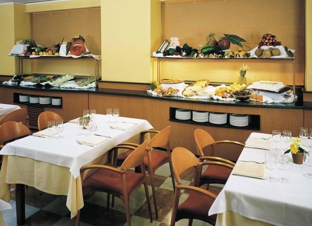 Zenit Diplomatic Hotel Andorra la Vella Ngoại thất bức ảnh