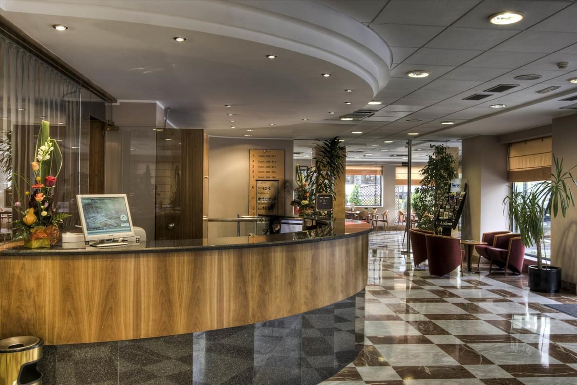 Zenit Diplomatic Hotel Andorra la Vella Ngoại thất bức ảnh