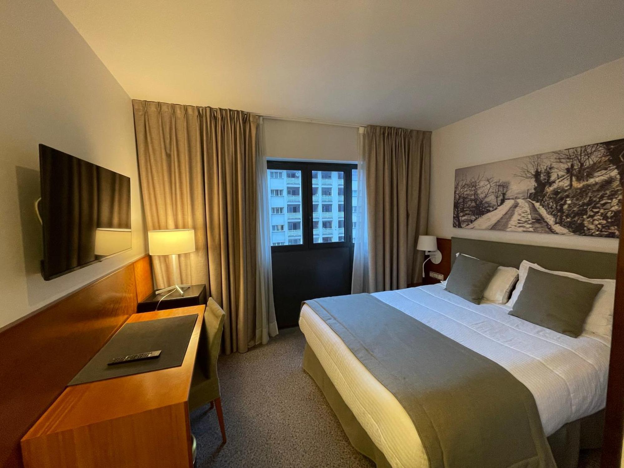 Zenit Diplomatic Hotel Andorra la Vella Ngoại thất bức ảnh
